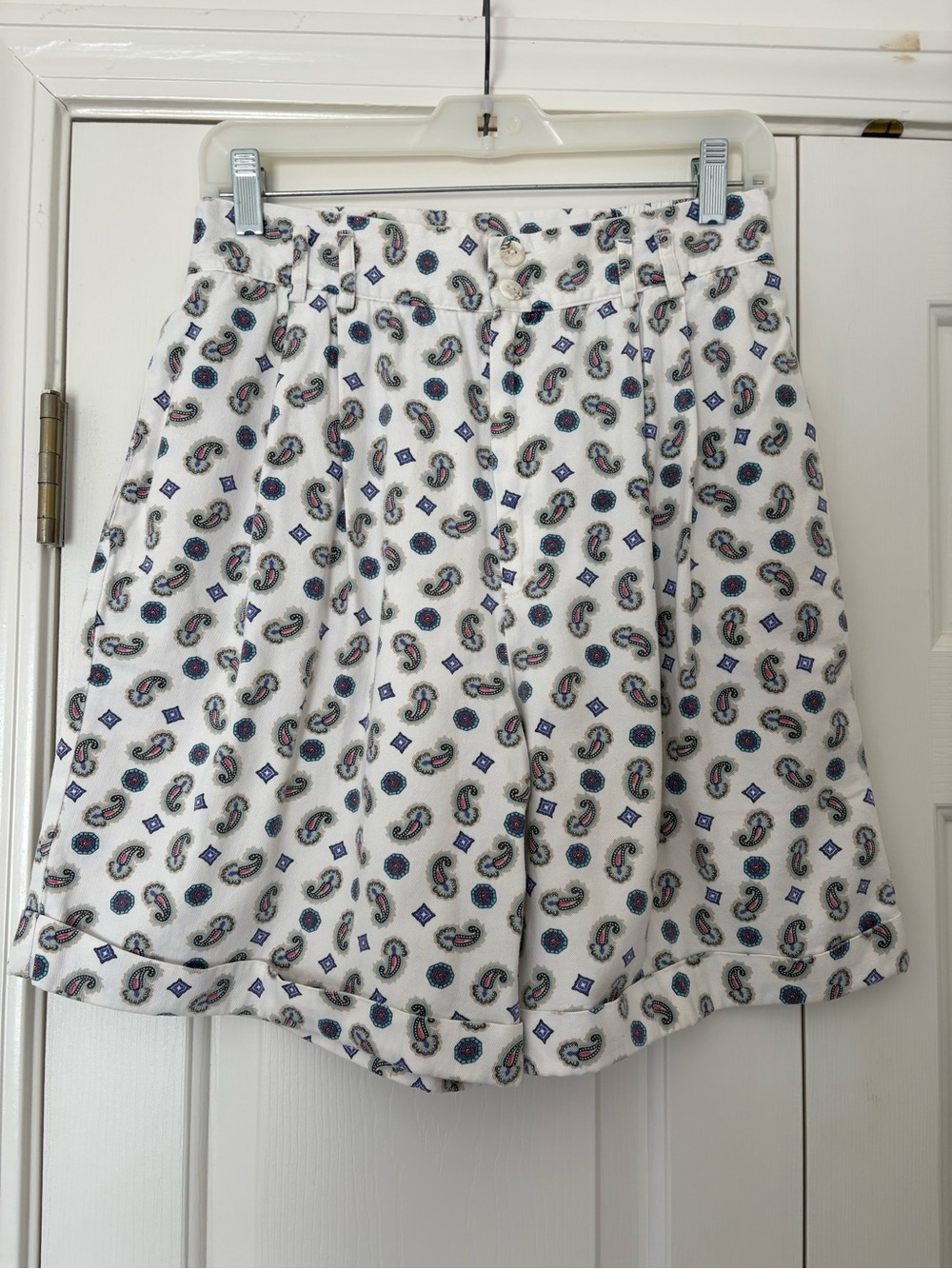 Vintage White Paisley Print Women's Mom Shorts fits size 6